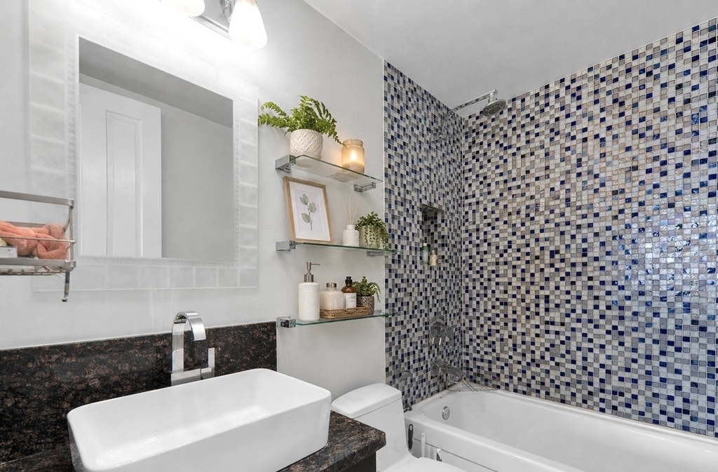2728 N Hampden Court - Photo 8