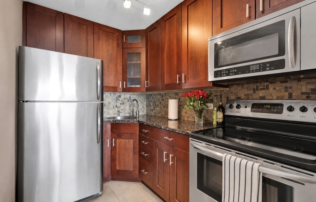 2728 N Hampden Court - Photo 5
