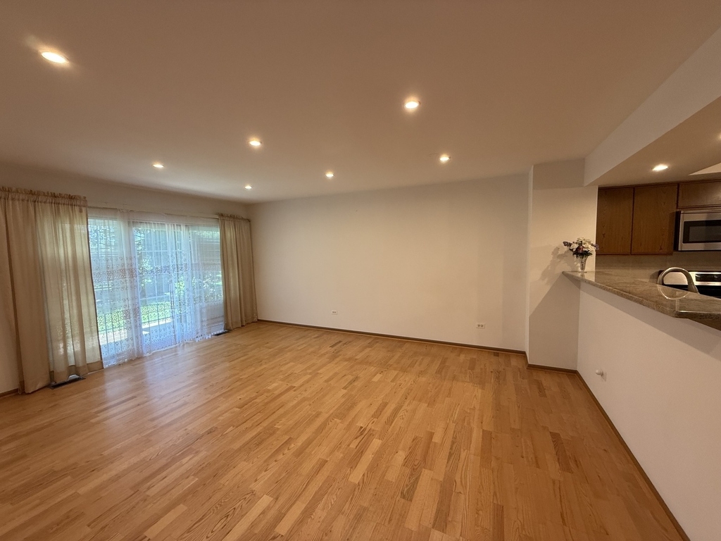 1910 Grove Avenue - Photo 2