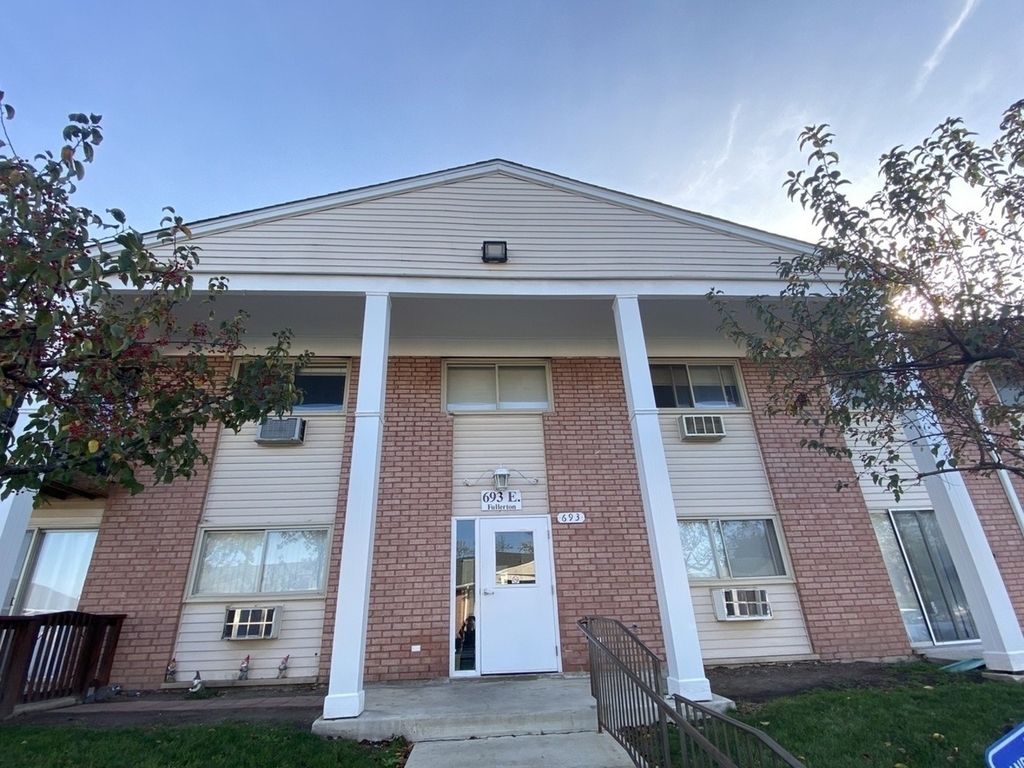 693 E Fullerton Avenue - Photo 0