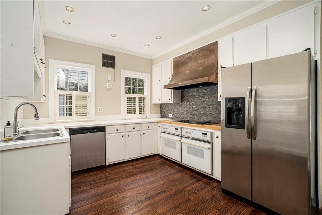 2378 Glenwood Drive Ne - Photo 4
