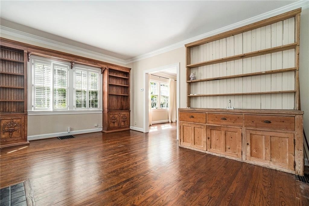 2378 Glenwood Drive Ne - Photo 3