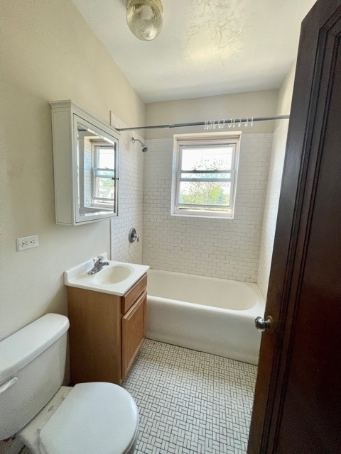 4860 N Hermitage Avenue - Photo 6