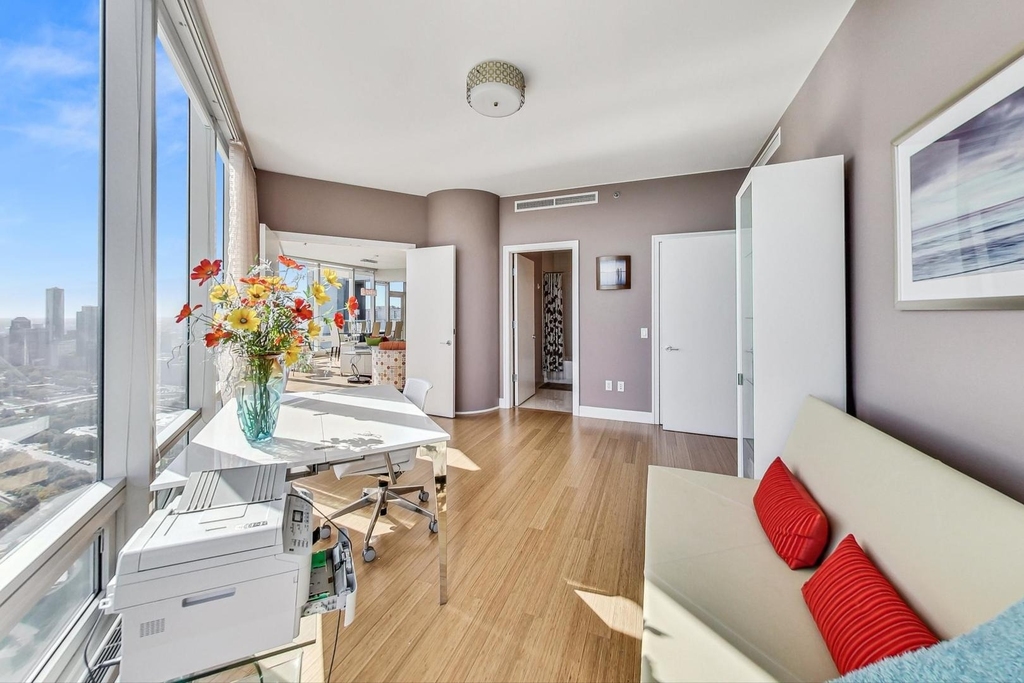 340 E Randolph Street - Photo 19