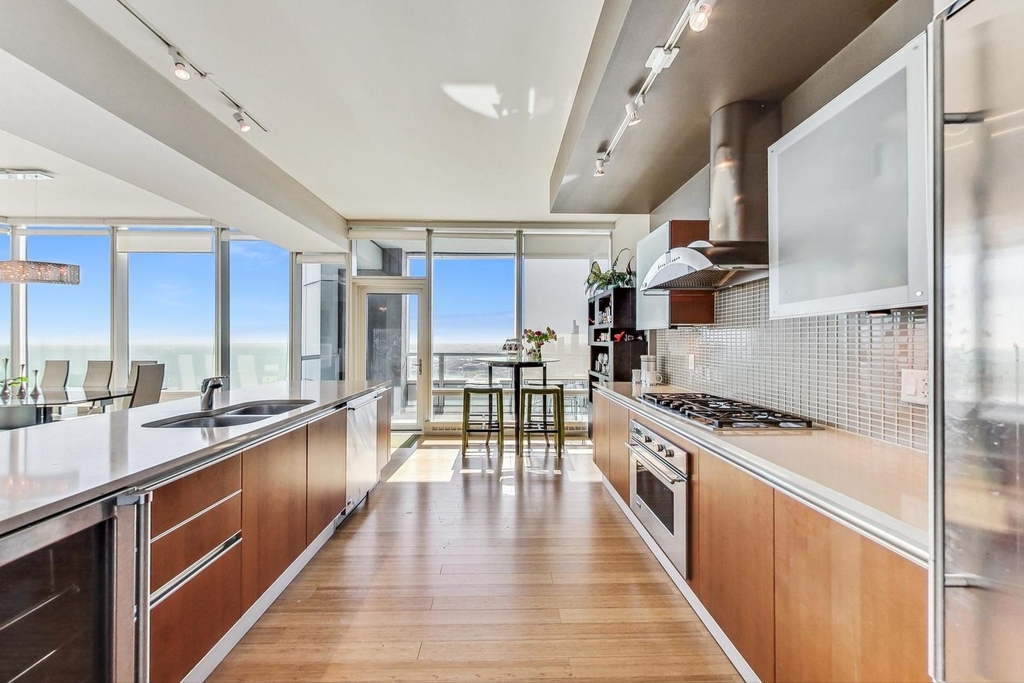 340 E Randolph Street - Photo 11