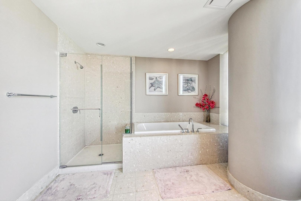 340 E Randolph Street - Photo 25