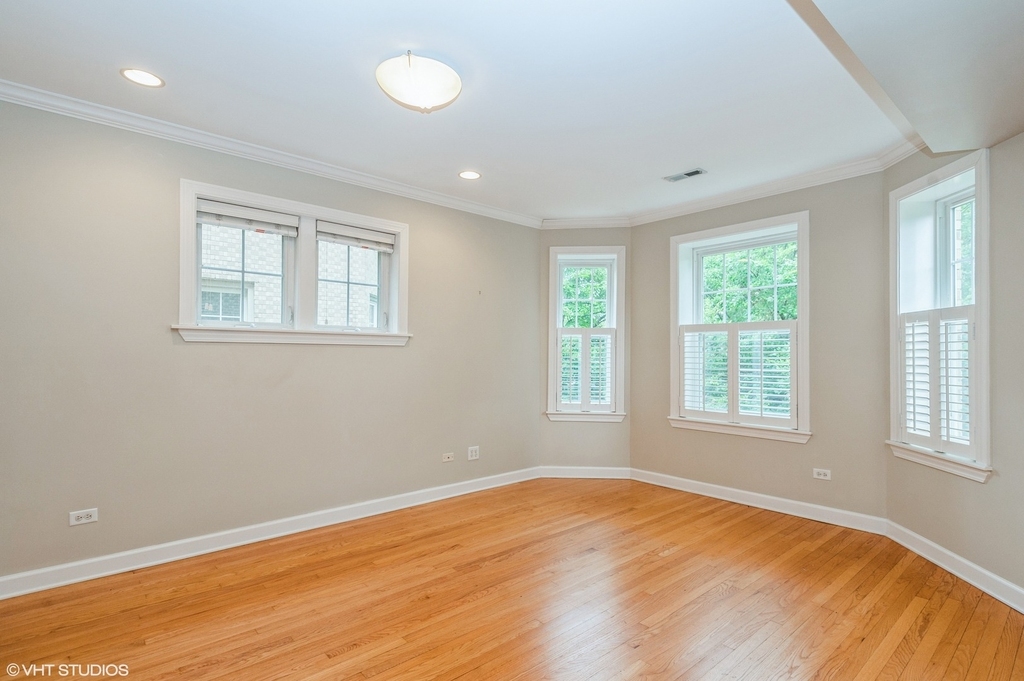 1615 Monroe Street - Photo 2