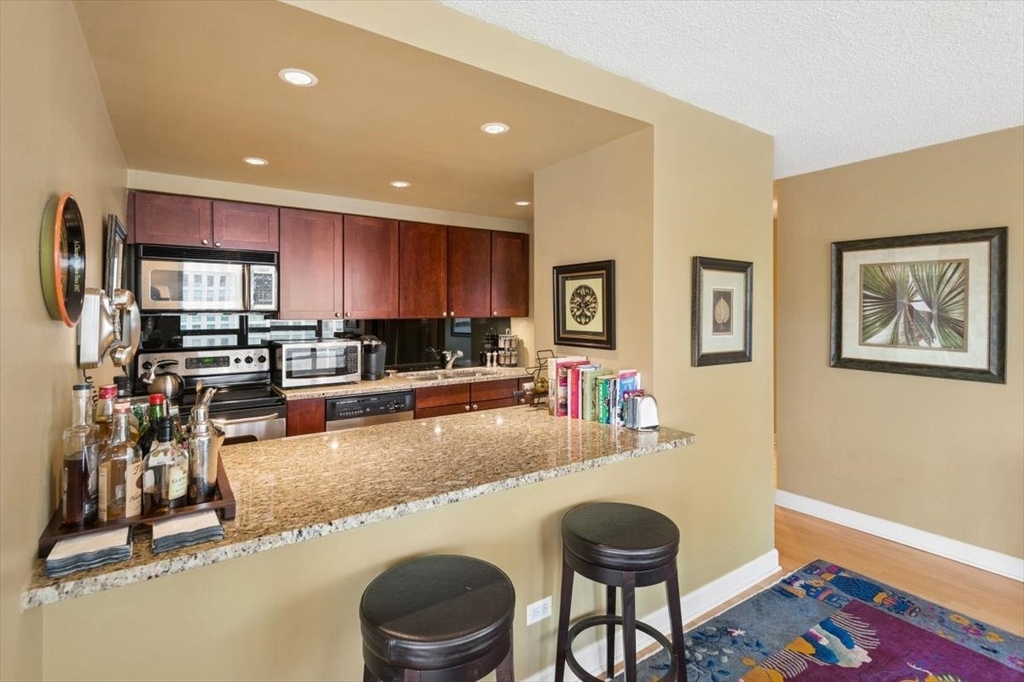 30 E Huron Street - Photo 3