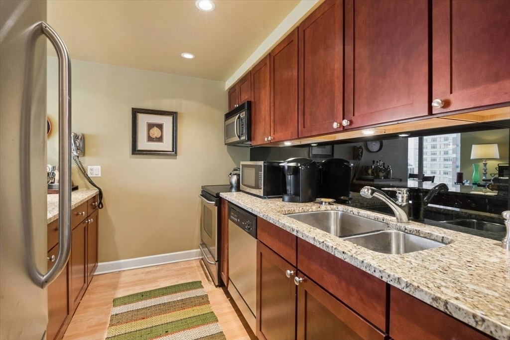 30 E Huron Street - Photo 4