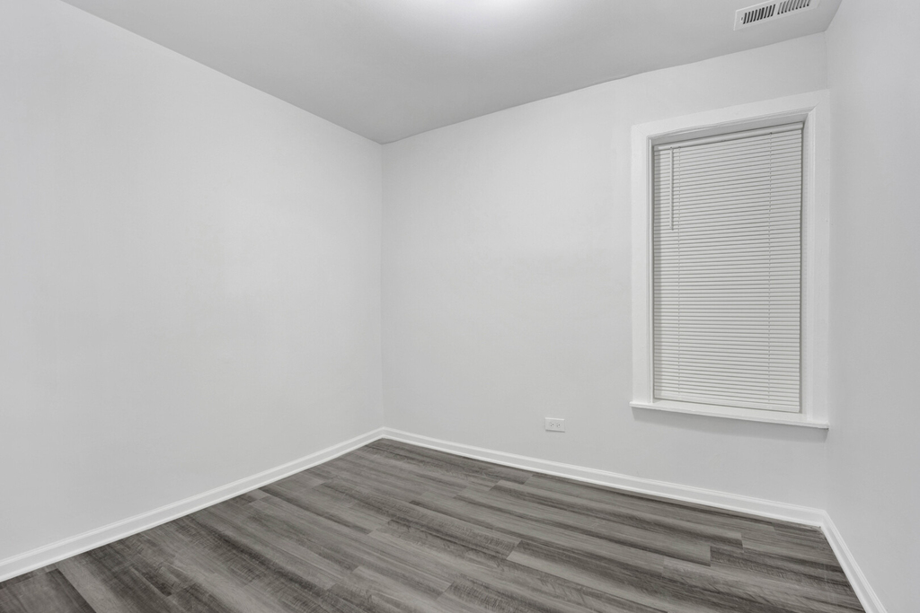 2152 W 21st Street - Photo 10