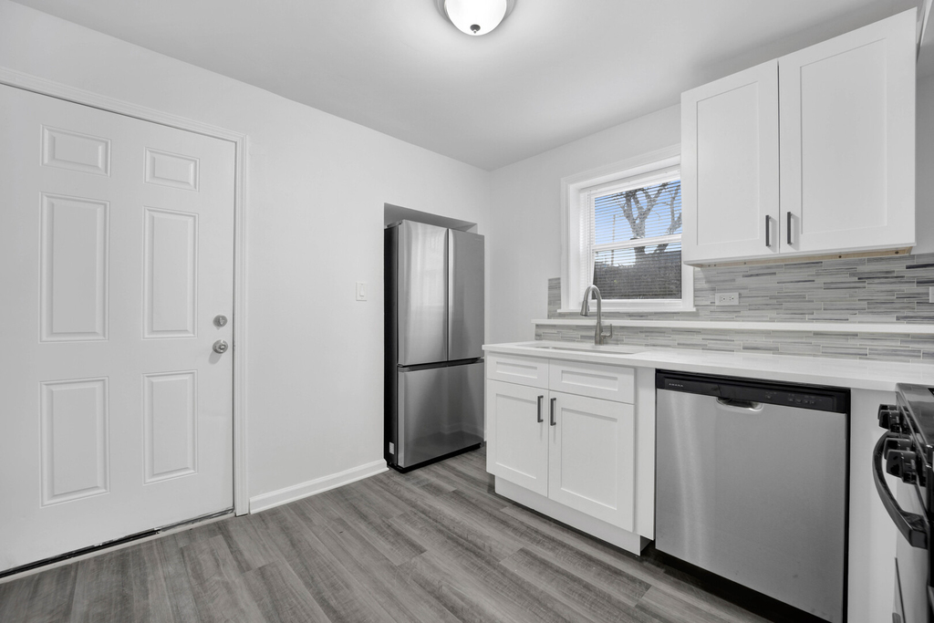 2152 W 21st Street - Photo 4
