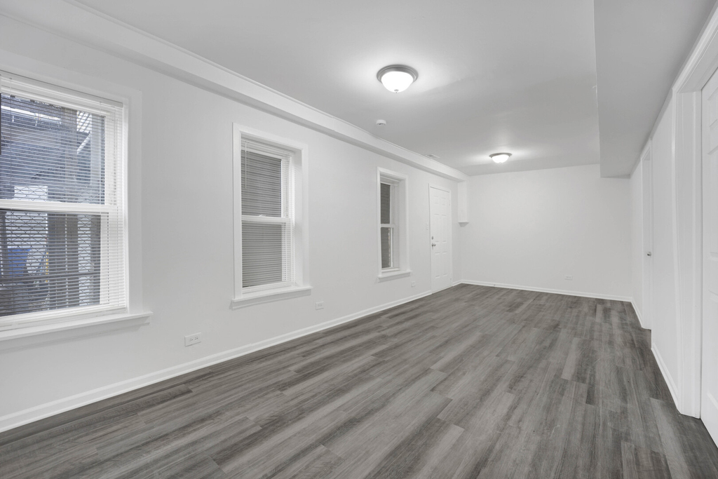 2152 W 21st Street - Photo 9