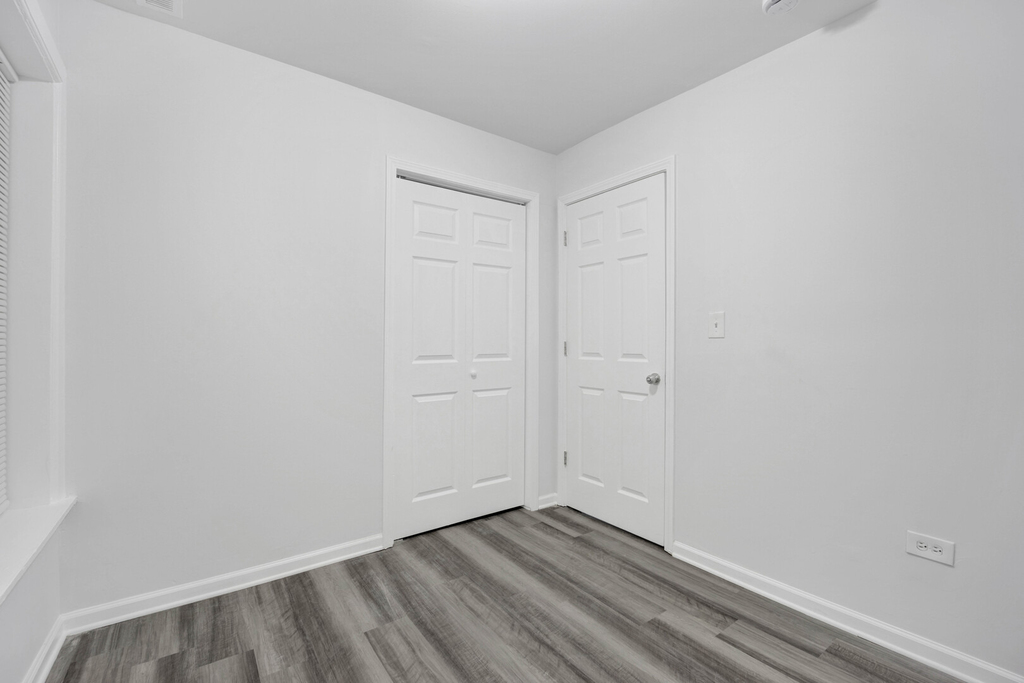 2152 W 21st Street - Photo 11