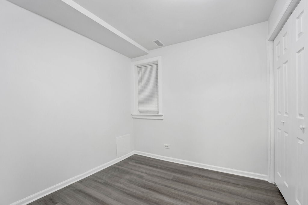2152 W 21st Street - Photo 14