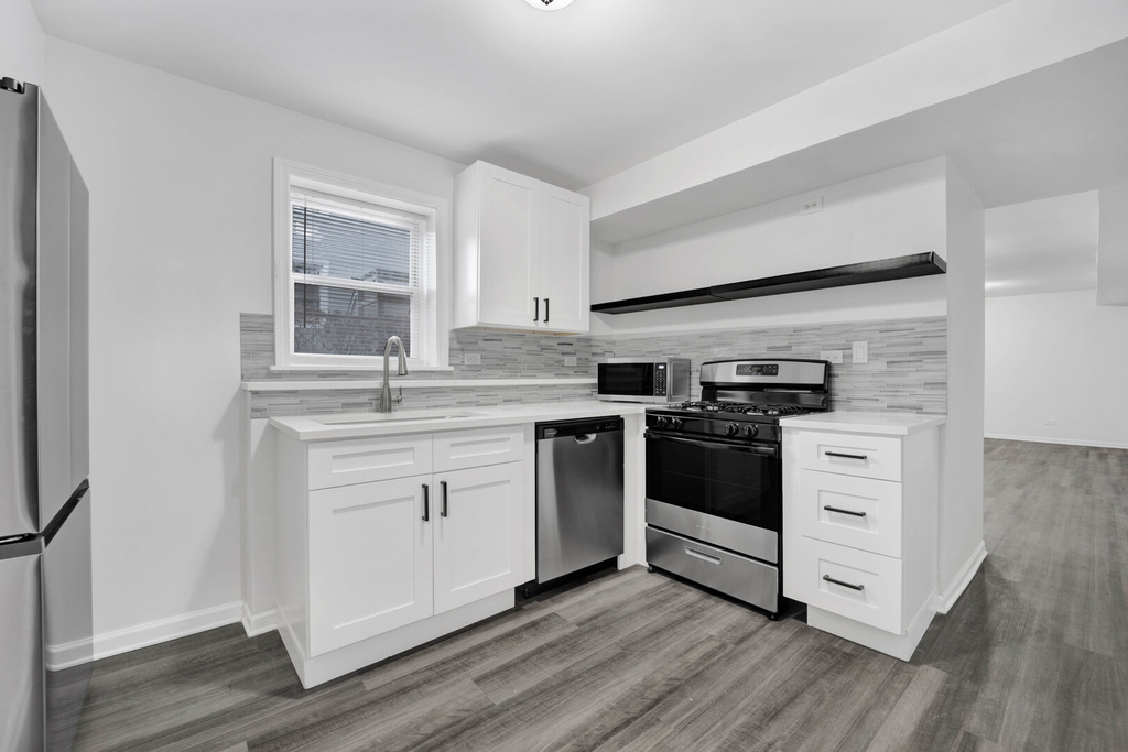 2152 W 21st Street - Photo 2