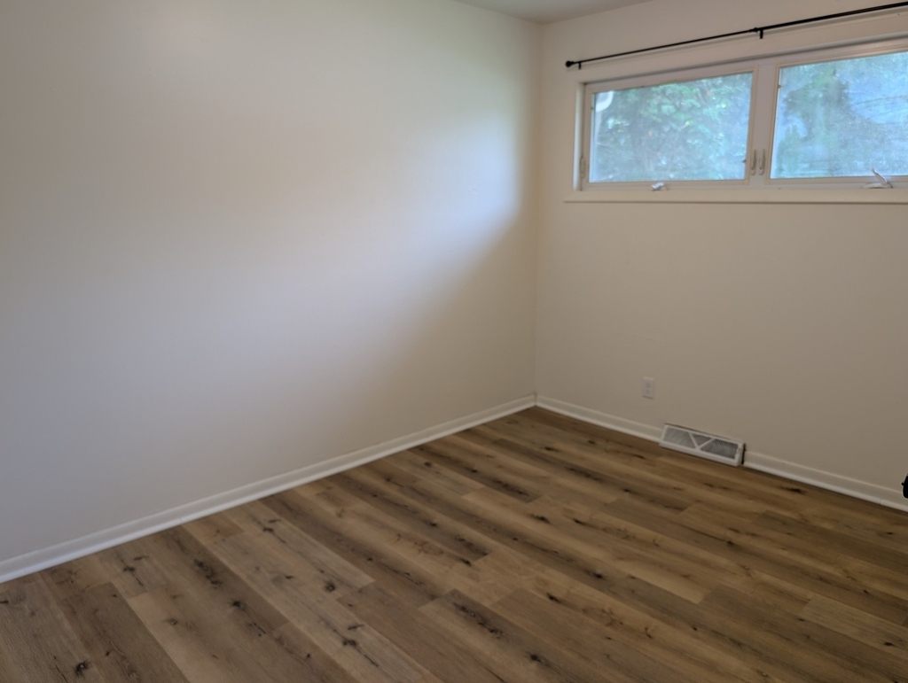 311 Stewart Drive - Photo 9