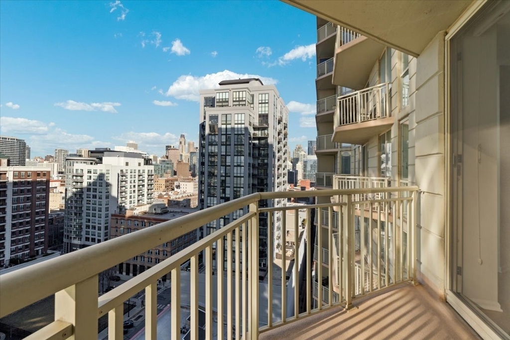 645 N Kingsbury Street - Photo 13