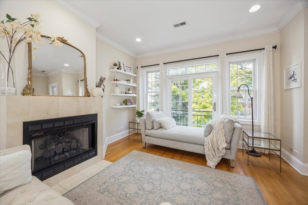 1951 W Melrose Street - Photo 4
