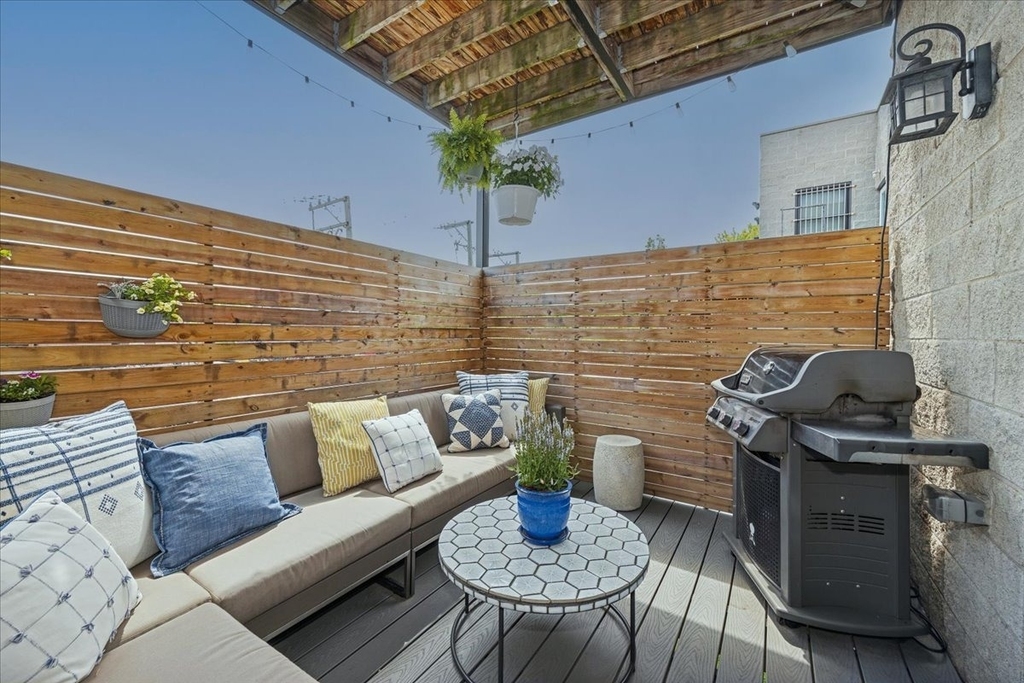 1951 W Melrose Street - Photo 18