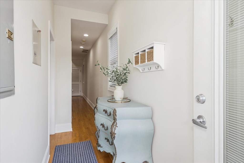 1951 W Melrose Street - Photo 16
