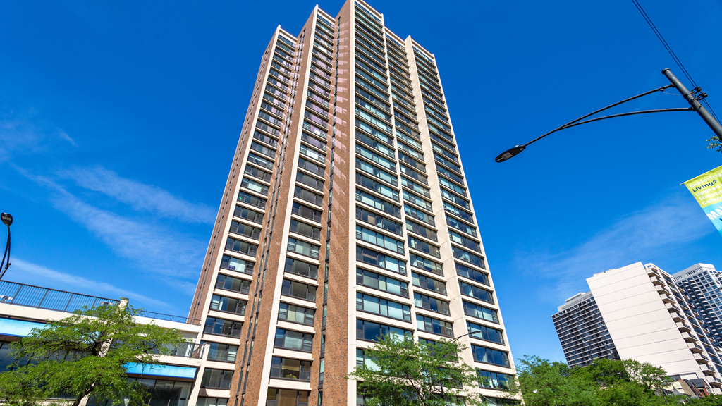 1850 N Clark Street - Photo 0