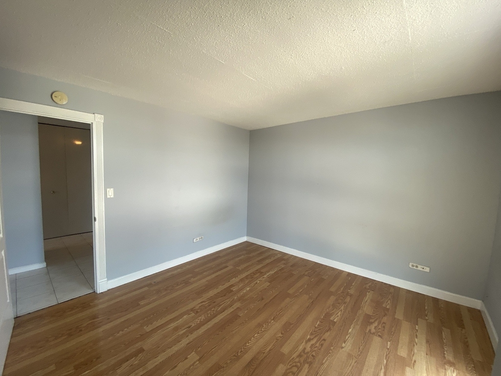 1043 S York Road - Photo 12