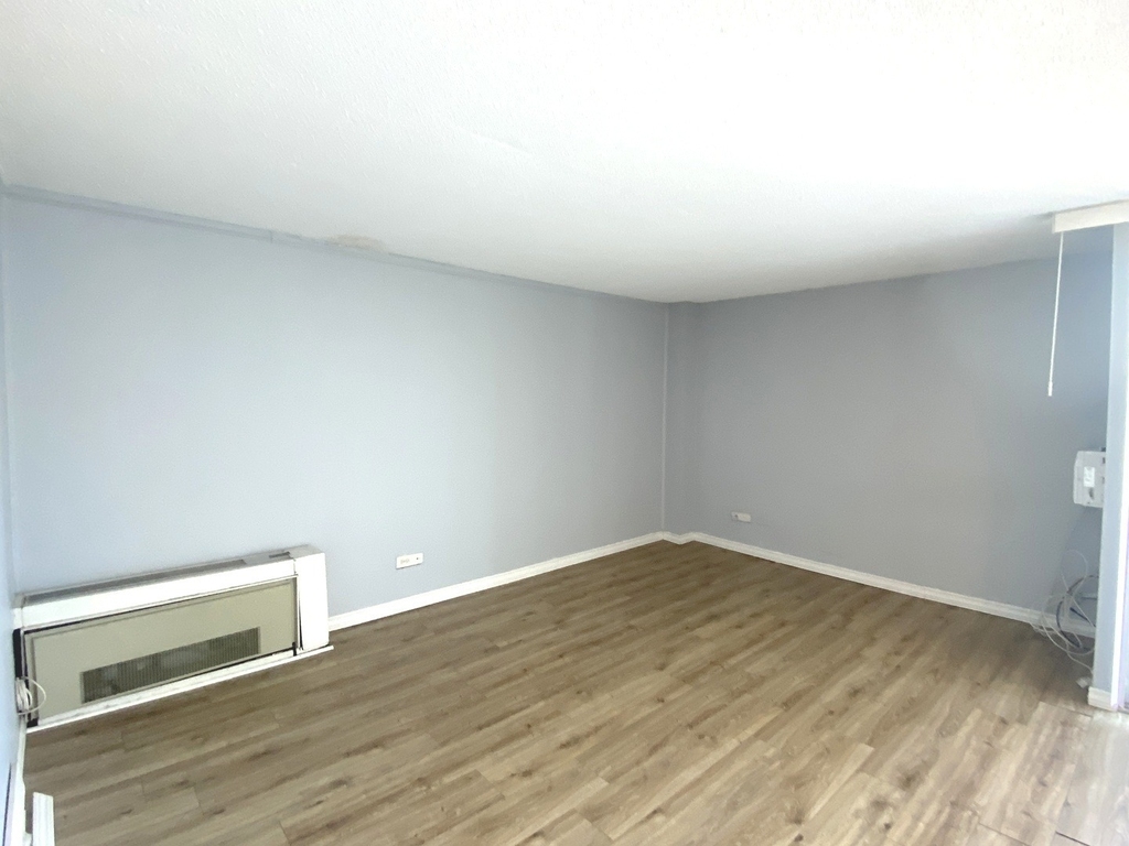 1043 S York Road - Photo 3