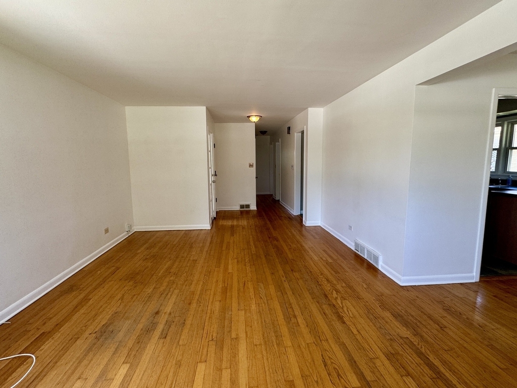 912 N Greenwood Avenue - Photo 2
