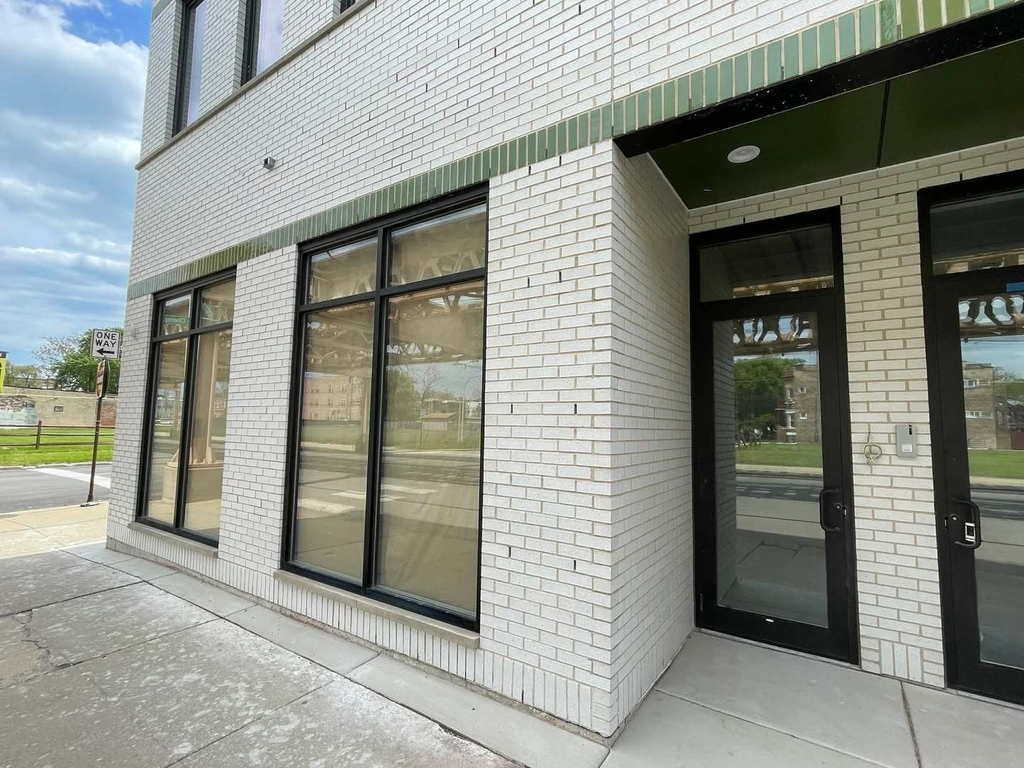 6302 S Champlain Avenue - Photo 2