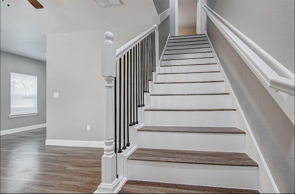 2402 Spence Street - Photo 5