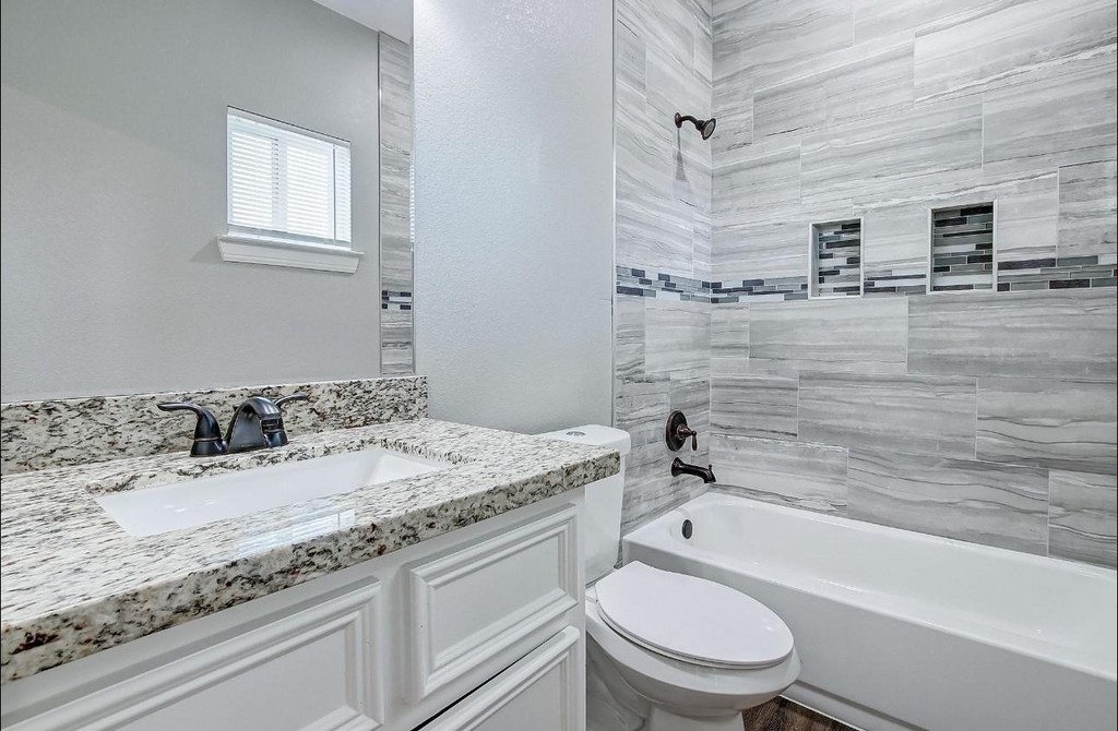2402 Spence Street - Photo 10