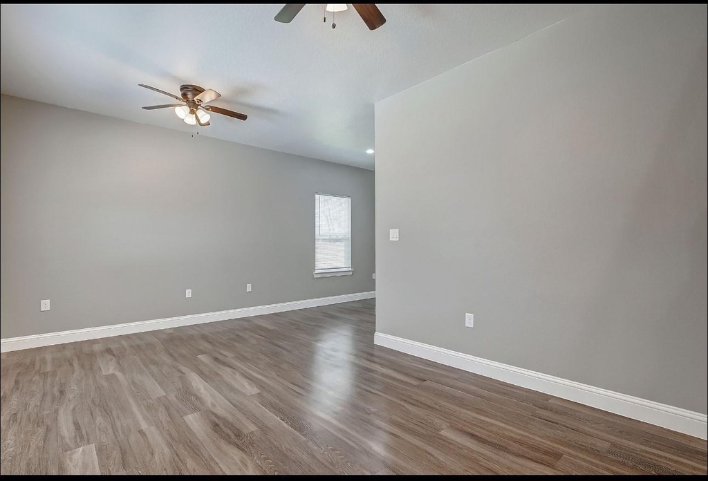 2402 Spence Street - Photo 2