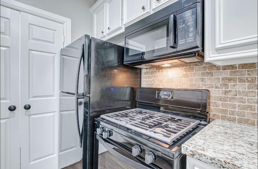 2402 Spence Street - Photo 8