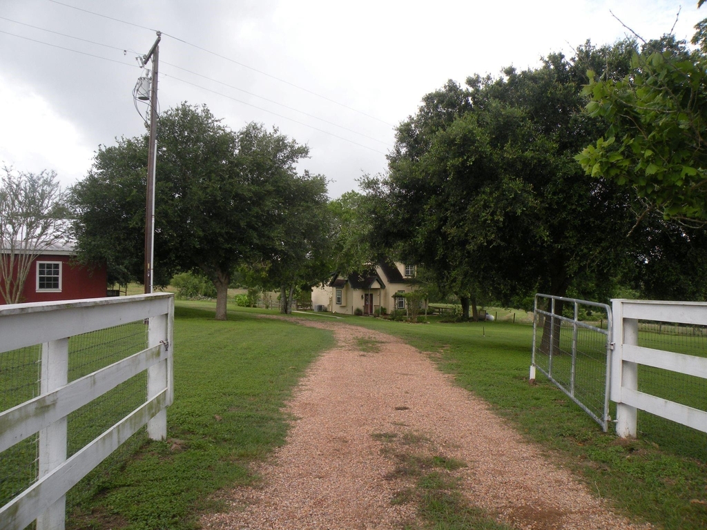 4077 Fm-949 - Photo 0