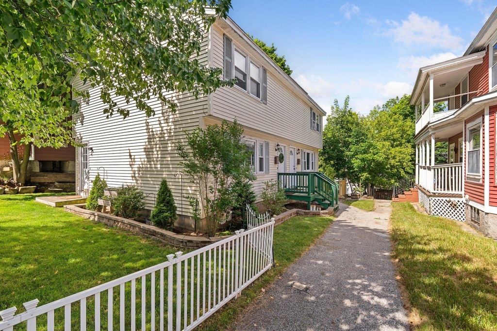 842 Beech - Photo 0