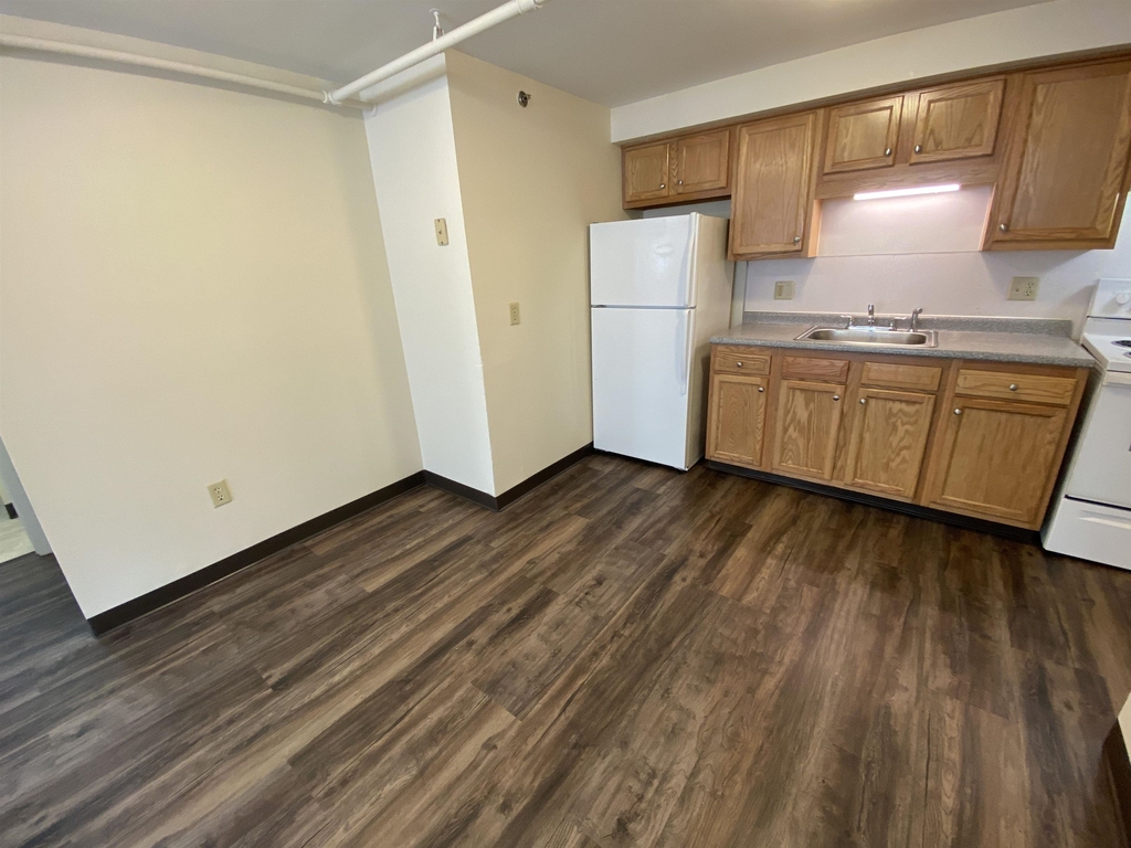 93 West - Photo 13