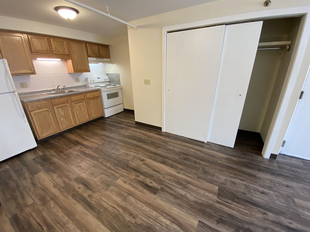 93 West - Photo 14