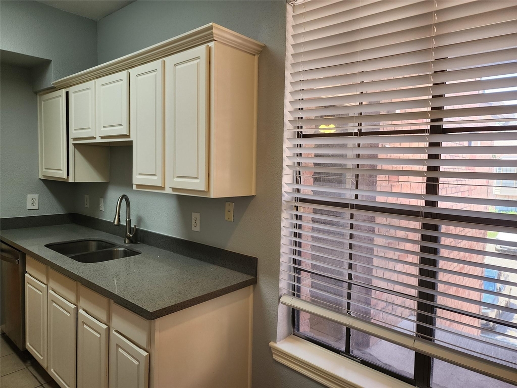 2255 Braeswood Park Drive - Photo 7
