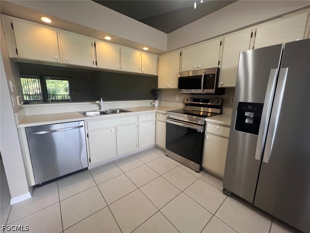 13076 Cross Creek Court - Photo 2