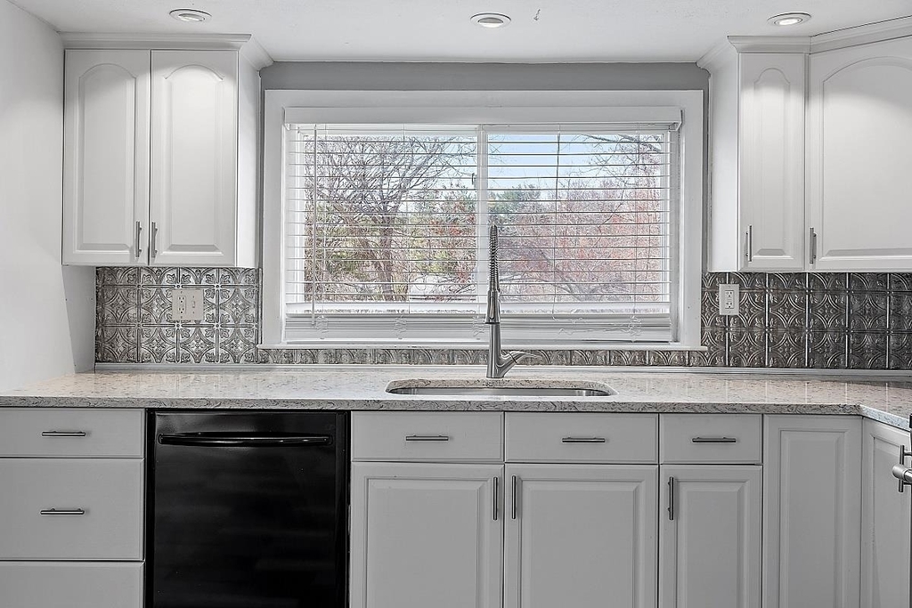 81 N Lowell - Photo 10