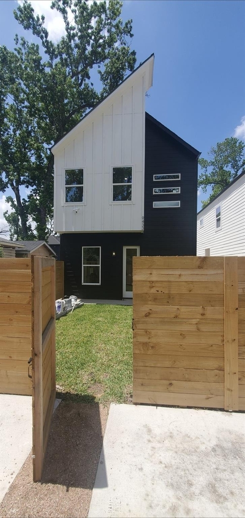 9433 Pembrook Street - Photo 0
