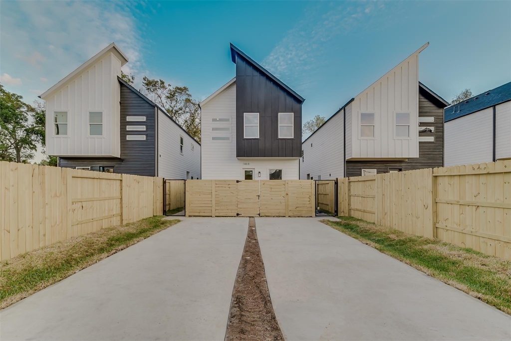 9433 Pembrook Street - Photo 1