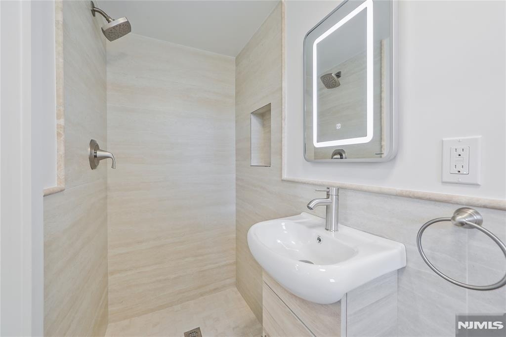 21 E Central - Photo 12