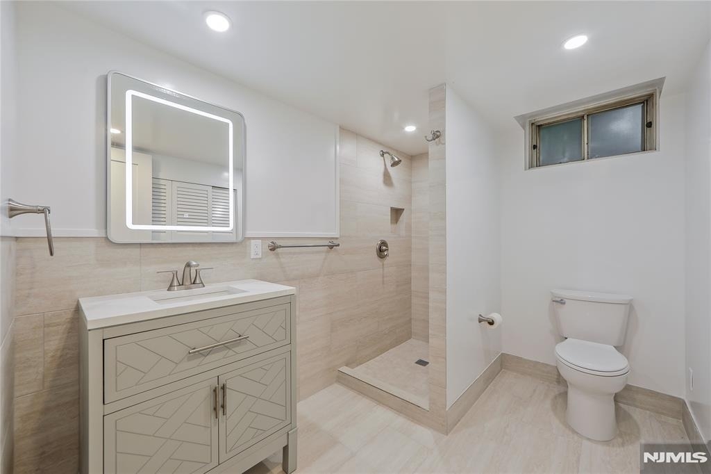 21 E Central - Photo 17