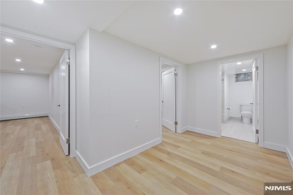 21 E Central - Photo 16