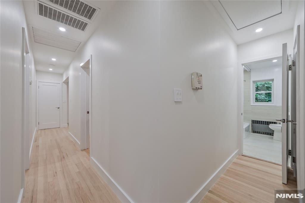 21 E Central - Photo 4
