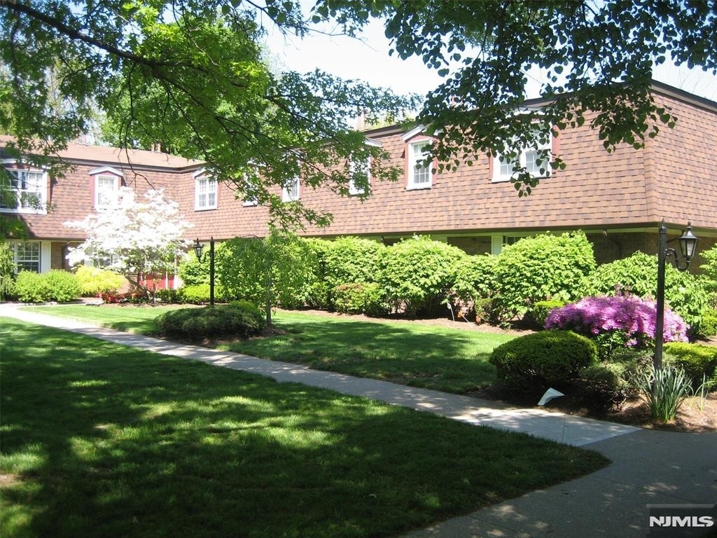 255 Piermont - Photo 0