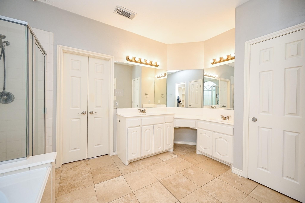 8135 Cove Timbers Lane - Photo 17