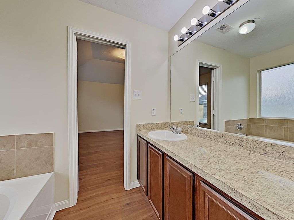 4026 Hawthorne Glen Court - Photo 5