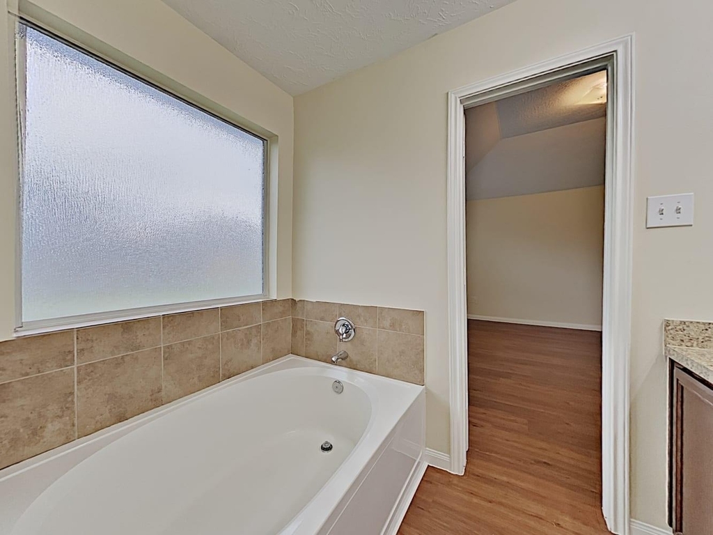 4026 Hawthorne Glen Court - Photo 6